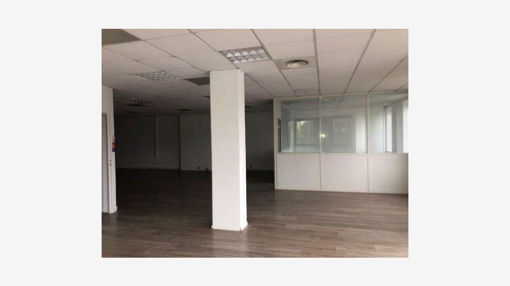 À louer – bureaux non divisibles de 230 m² à Avign