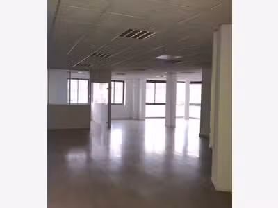 À louer – bureaux non divisibles de 230 m² à Avign