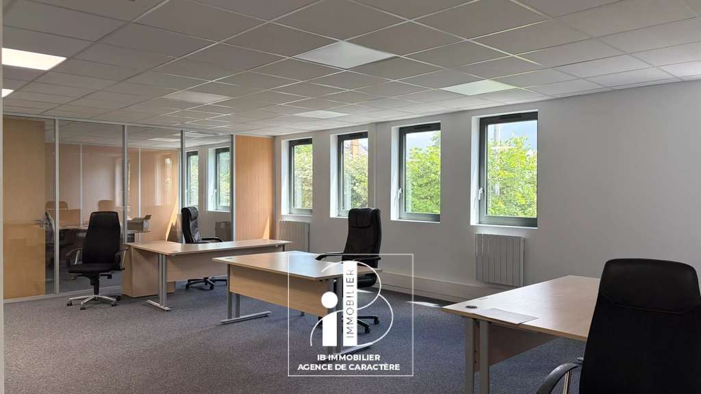 Bureaux R+1 et R+3 à louer à Avon Gare