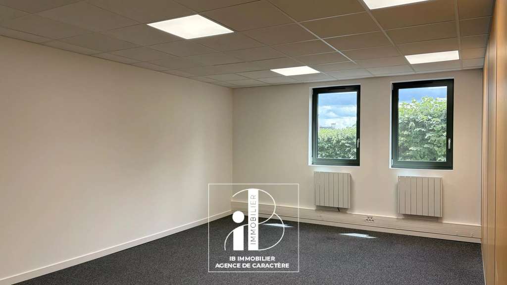 Bureaux R+1 et R+3 à louer à Avon Gare