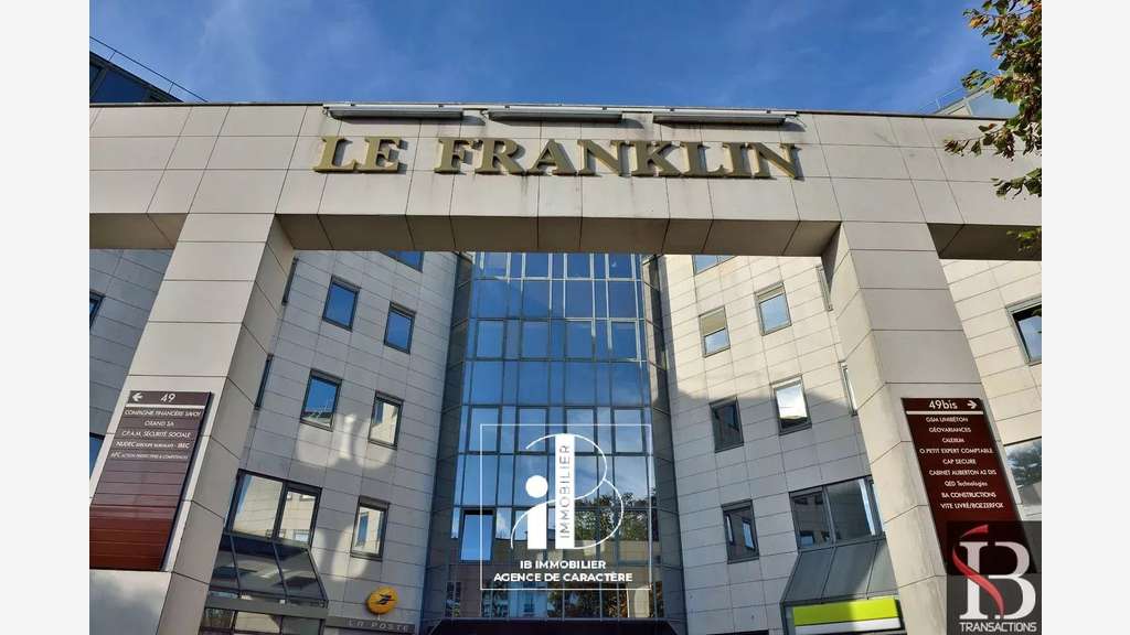 Bureaux R+1 et R+3 à louer à Avon Gare