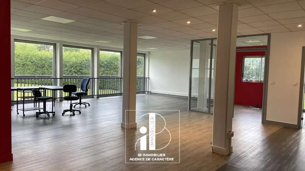 Bureau à louer 163m² RDC accès PMR à Avon