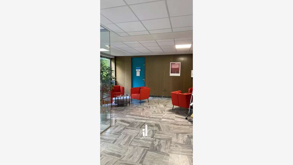 Bureau à louer 163m² RDC accès PMR à Avon