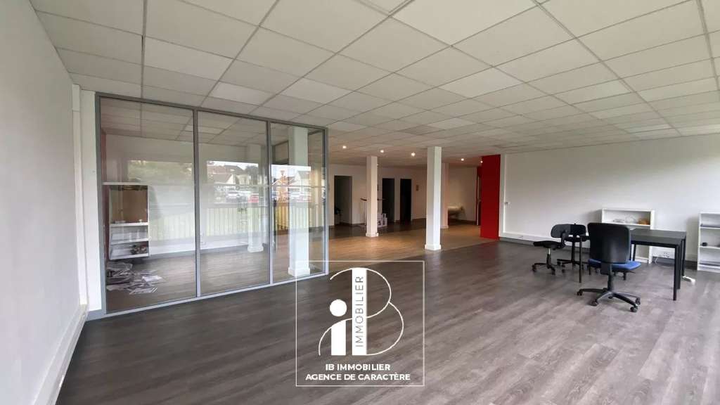 Bureau à louer 163m² RDC accès PMR à Avon