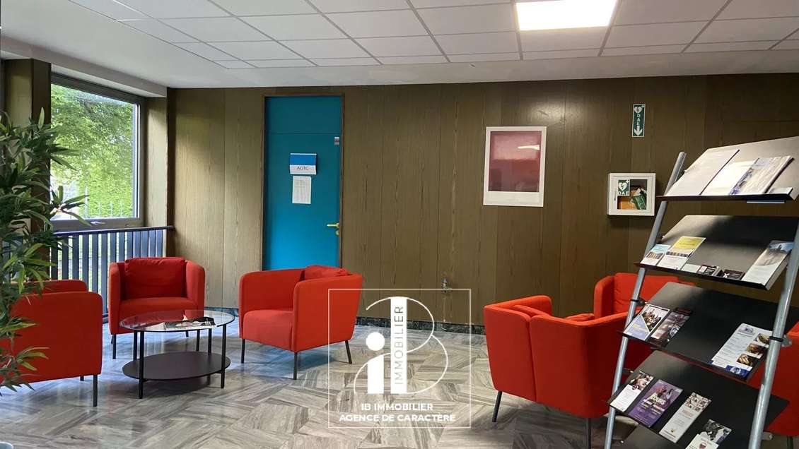 Bureau à louer 163m² RDC accès PMR à Avon