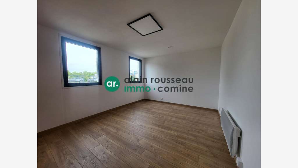A louer local d'activité bureaux 300m² à Avrillé