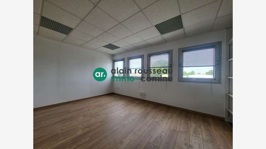 A louer local d'activité bureaux 300m² à Avrillé
