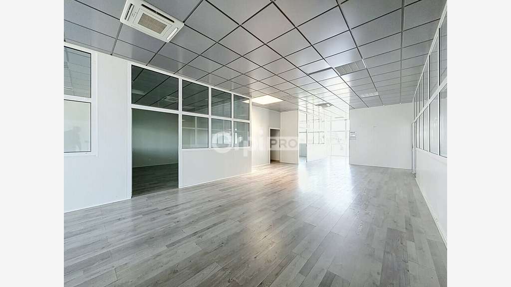 A louer bureaux climatisés 100m² empl N°1 Aytré