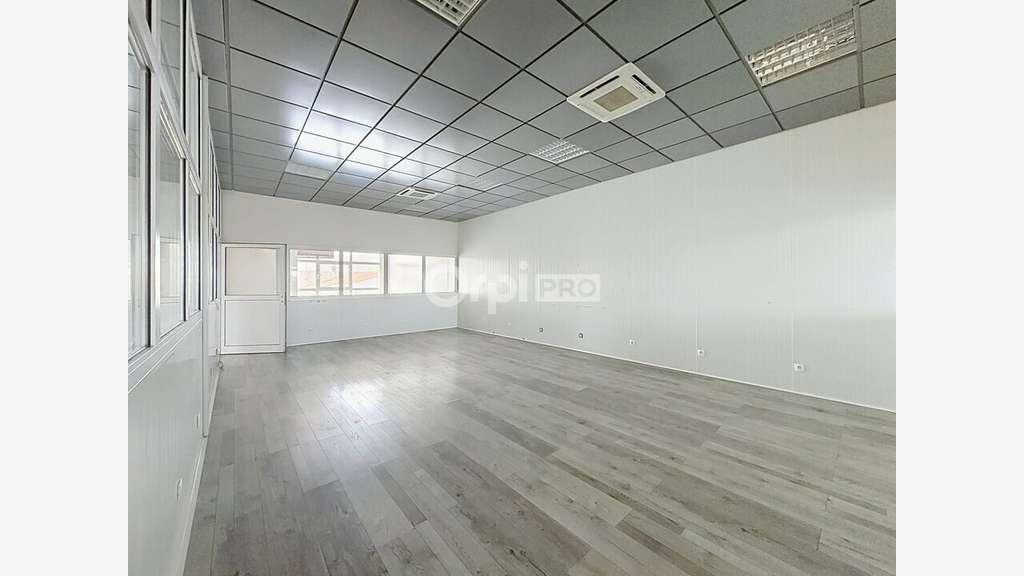 A louer bureaux climatisés 100m² empl N°1 Aytré