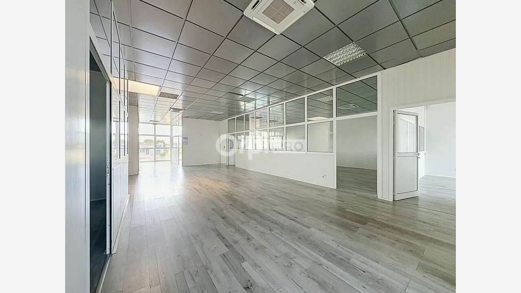A louer bureaux climatisés 100m² empl N°1 Aytré