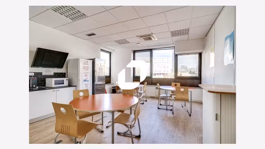 A louer Bureaux 1750m² Bagnolet