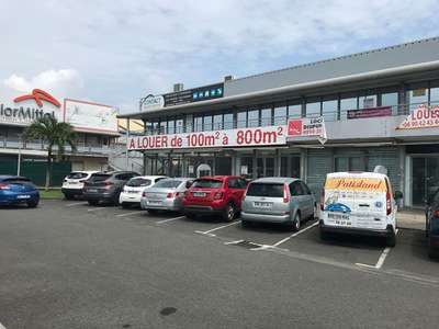 A louer bureaux 70m² aménagés à Baie-Mahault