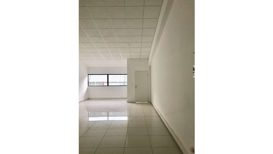 A louer bureaux rénové 54m² R+1 à Baie-Mahault