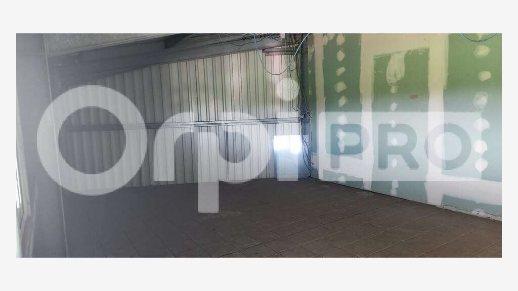 A louer bureaux 300m² Baie-Mahault bel emplacement