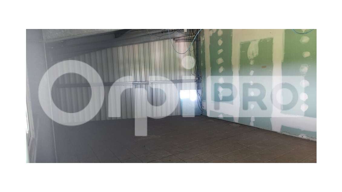 A louer bureaux 300m² Baie-Mahault bel emplacement