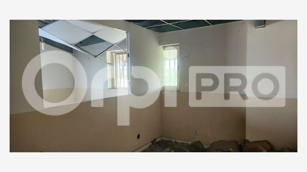 A louer bureaux 300m² Baie-Mahault bel emplacement