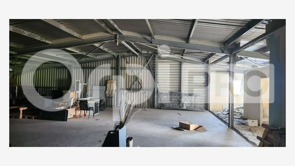 A louer bureaux 300m² Baie-Mahault bel emplacement