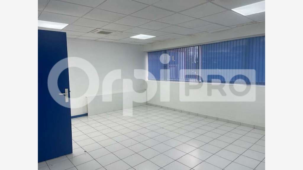 Bureau 140m² en étage à louer à Baie-Mahault