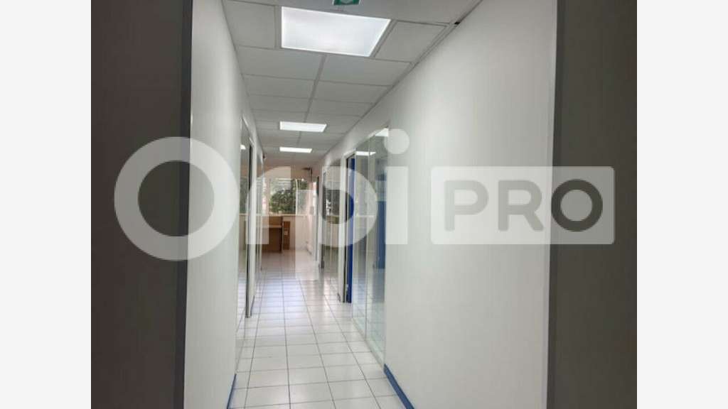 Bureau 140m² en étage à louer à Baie-Mahault