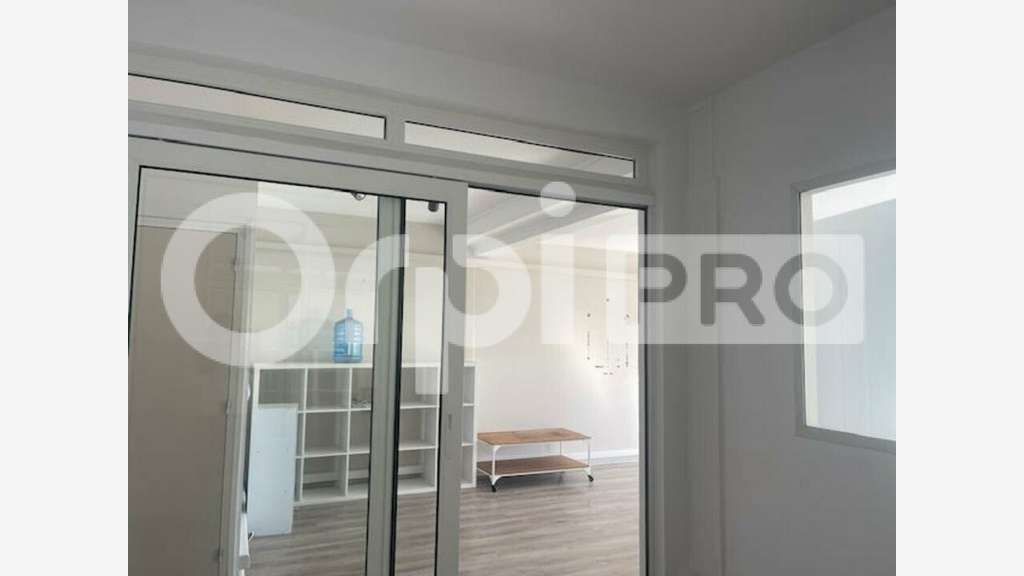 Vente A louer beau local 45m² à Saint-François