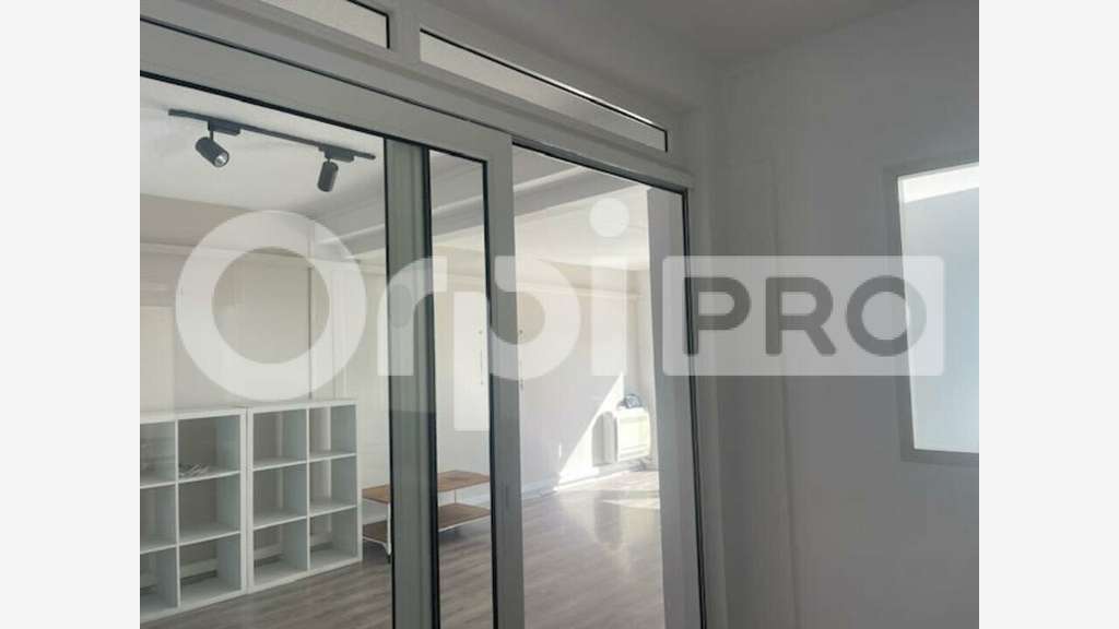 Vente A louer beau local 45m² à Saint-François