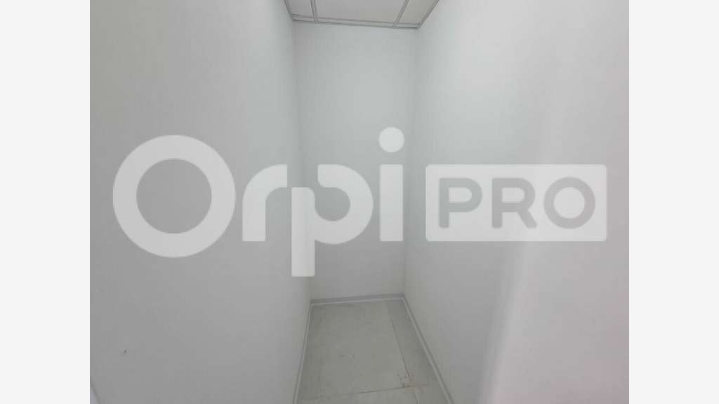 Bureau 35m² R+1 à louer à Baie-Mahault Jarry