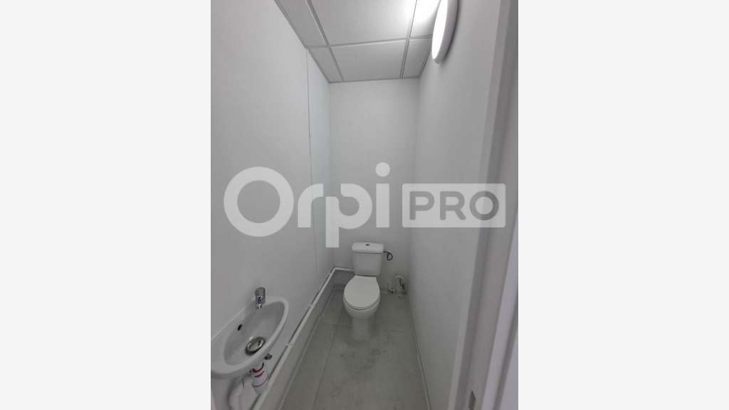 Bureau 35m² R+1 à louer à Baie-Mahault Jarry