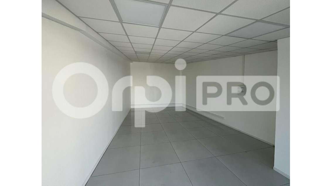 A louer bureaux 47m² R+1 au centre de Jarry