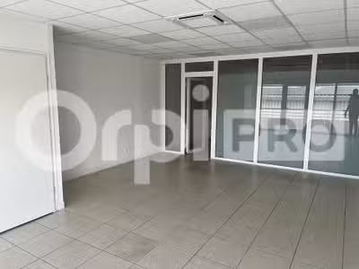 Loue bureaux 50m² au 1er étage Baie-Mahault Jarry