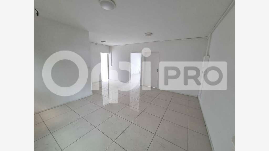 A louer bureaux 85m² R+1 ascenseur à Baie-Mahault