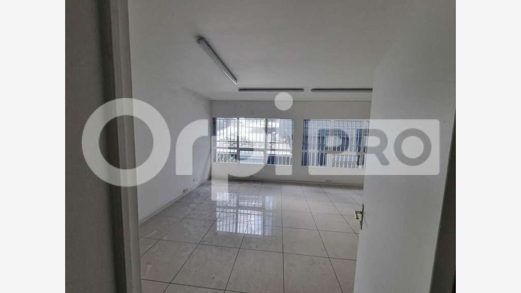 A louer bureaux 85m² R+1 ascenseur à Baie-Mahault