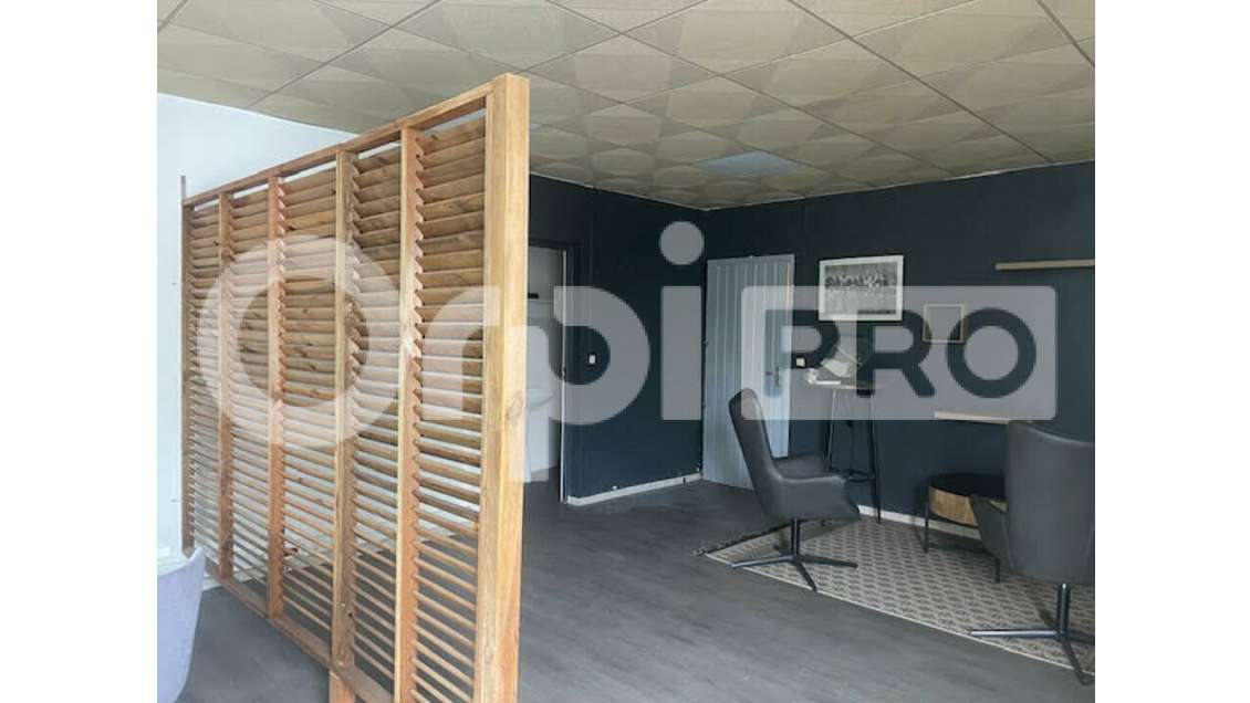 Bureau meuble 36m² à louer à Jarry Baie-Mahault