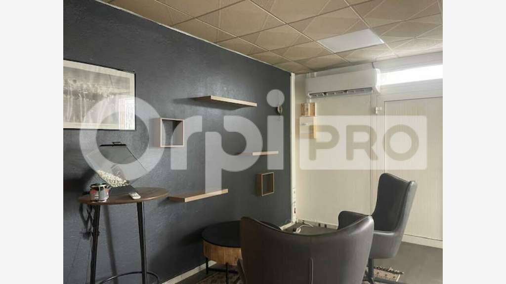 Bureau meuble 36m² à louer à Jarry Baie-Mahault