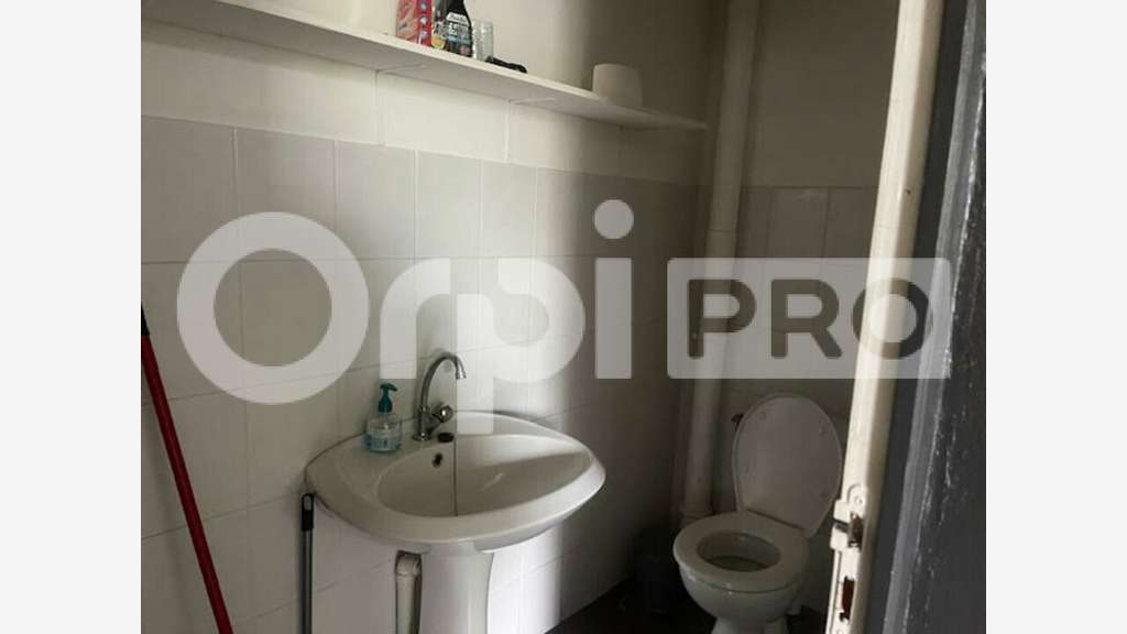 Bureau meuble 36m² à louer à Jarry Baie-Mahault