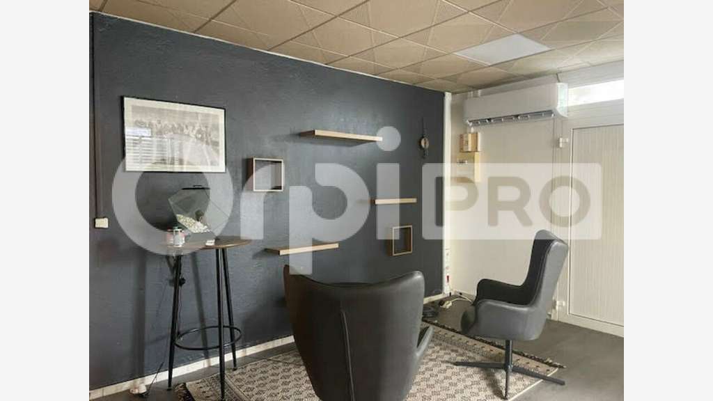 Bureau meuble 36m² à louer à Jarry Baie-Mahault
