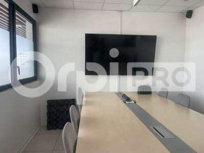 Beau bureau 77m² à louer à Baie-Mahault