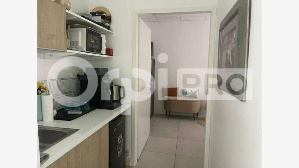 Beau bureau 77m² à louer à  Baie-Mahault