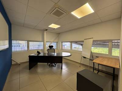 A louer local bureau de 70m² très lumineux à Jarry
