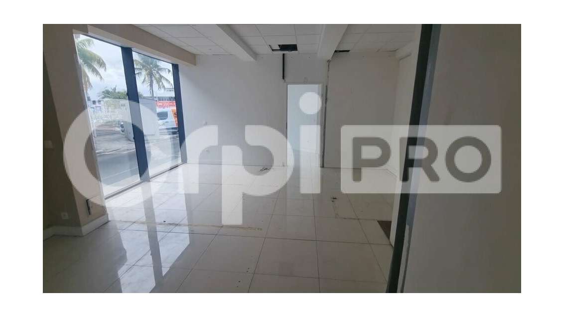 A louer bureaux 25m² R+1 à Baie-Mahault