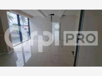 A louer bureaux de 25m² en R+1 à Baie-Mahault