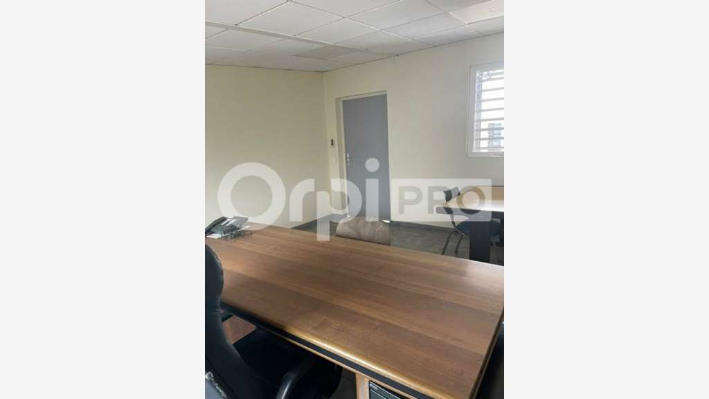 Bureau 19m² à louer à Baie-Mahault