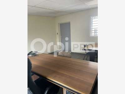 Bureau 19m² à louer à Baie-Mahault