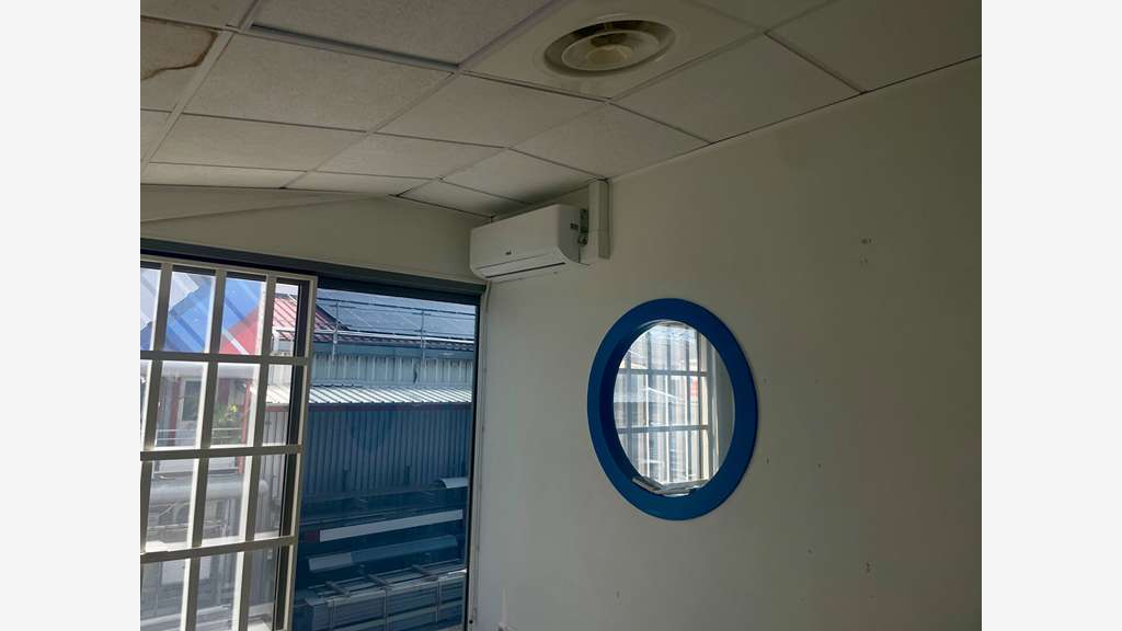 A louer bureaux aménagés climatisés R+1 Jarry