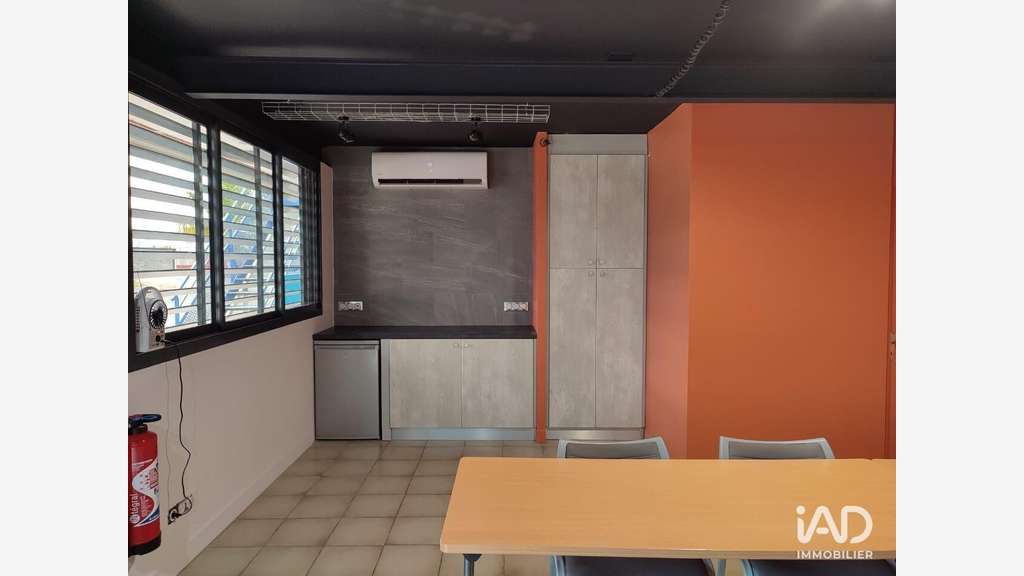 A louer bureaux bien placés à Baie-Mahault Jarry