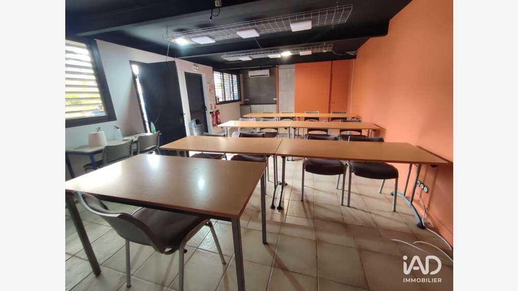 A louer bureaux bien placés à Baie-Mahault Jarry