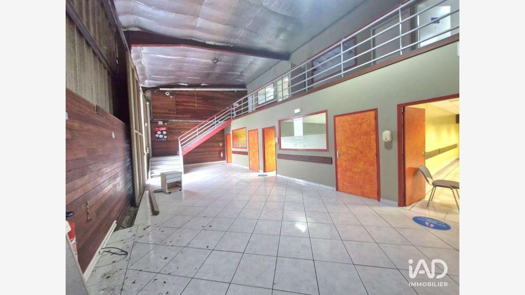 A louer bureau 351m² à Baie-Mahault Jarry
