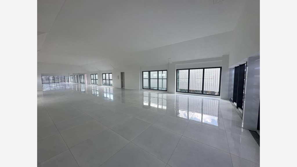 A louer bureaux 286m² R+1 à Baie-Mahault Jarry