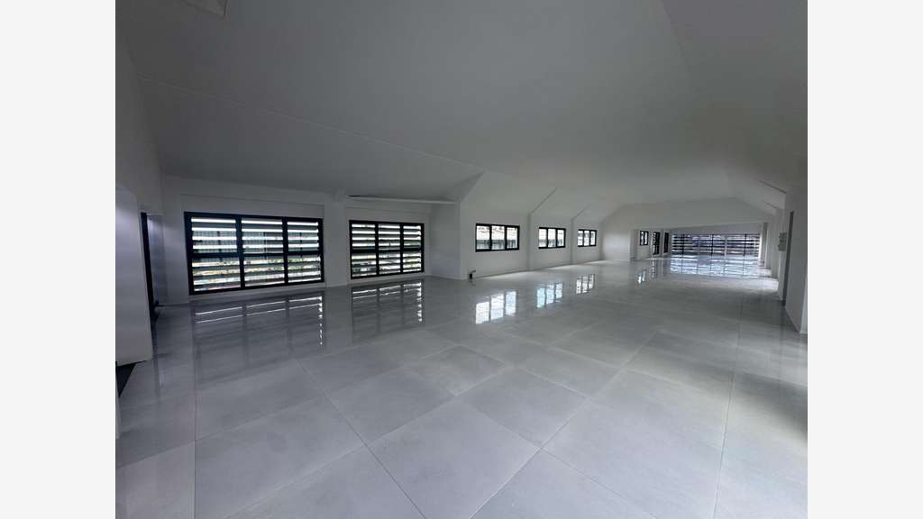 A louer bureaux 286m² R+1 à Baie-Mahault Jarry