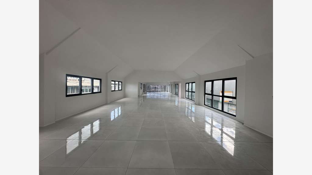 A louer bureaux 286m² R+1 à Baie-Mahault Jarry
