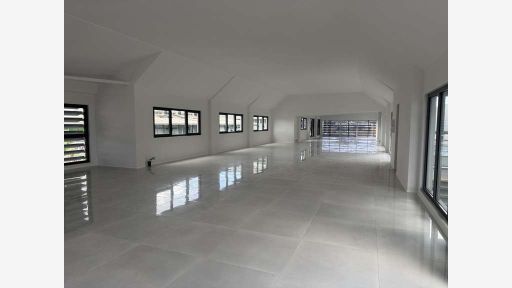 A louer bureaux 286m² R+1 à Baie-Mahault Jarry